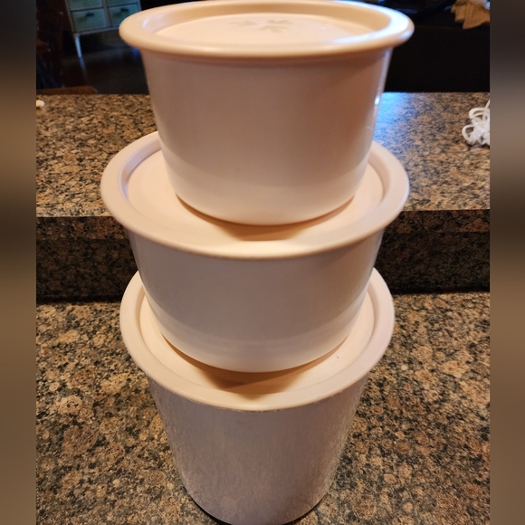 Tupperware Pink Lid Canister Set, Set of 3 - Picture 5 of 9